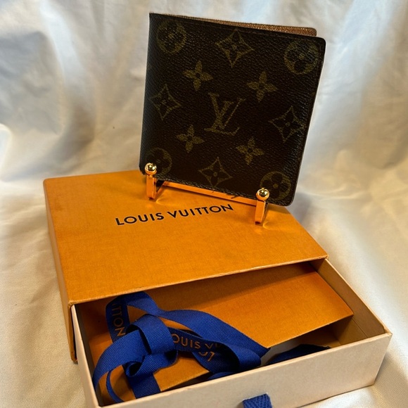 Louis Vuitton Monogram Men Wallet: EUC. Gift able Comes with box, ribbon. - Picture 1 of 7